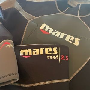 Men’s wet suit 2.5mm Large Red Interior Mars - very lightly used Surfing Gear